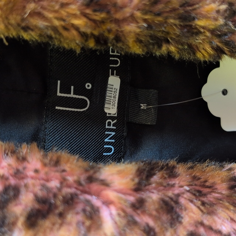 Pink Leopard Unreal Fur - Picture 3 of 4